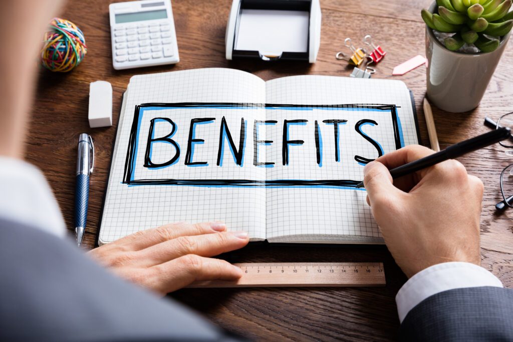 Man writing benefits-Employee Benefits in Italy