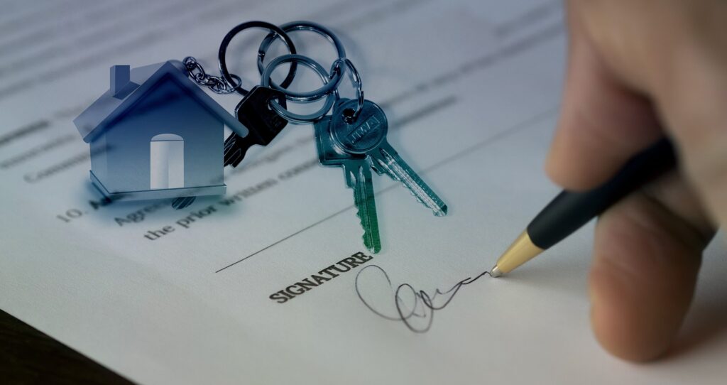 rent to buy in Italy - person signing a house contract